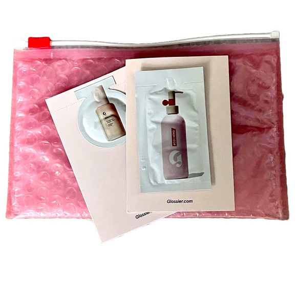 NWT Glossier sample Future Dew + body wash & pink bubble wrap - Picture 1 of 3